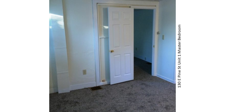 Unfurnished, carpeted bedroom