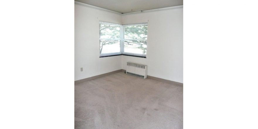 Unfurnished carpeted living room