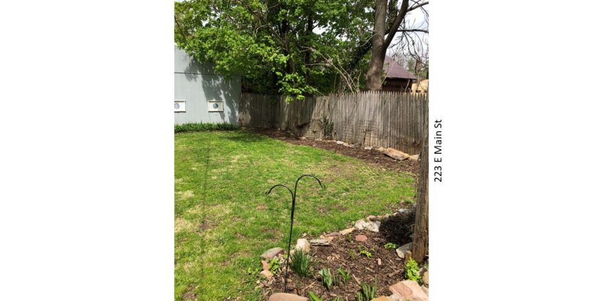Yard with landscaping