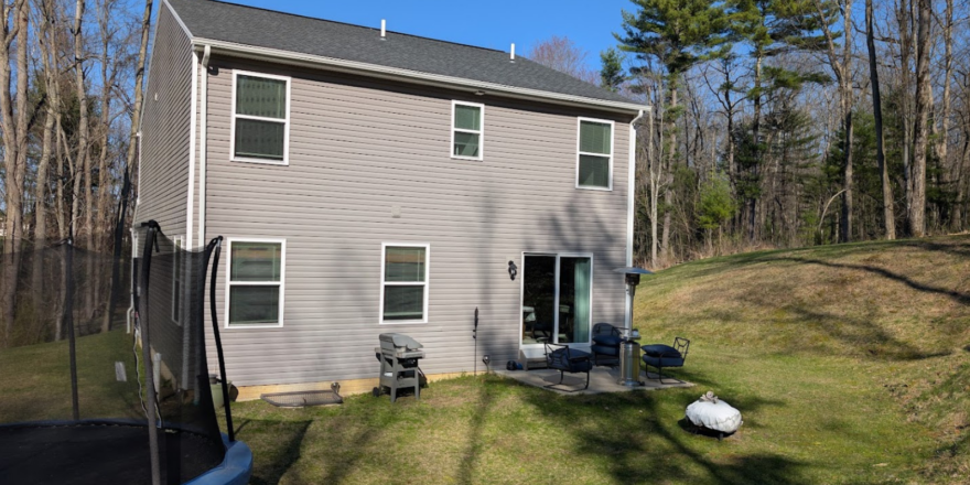 1094-Meeks-back-ext-web