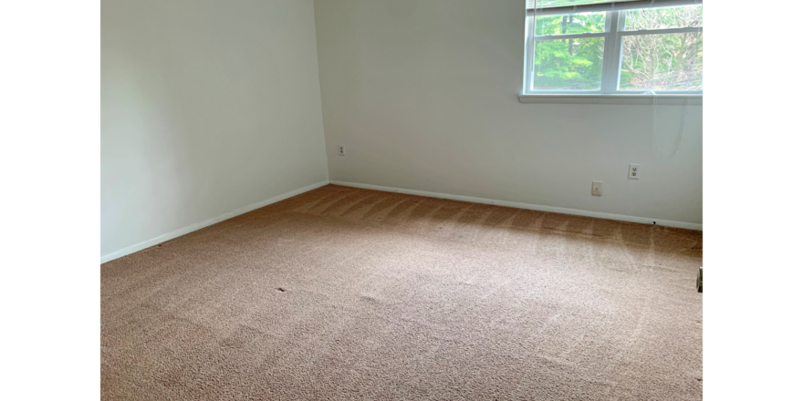 Unfurnished, carpeted bedroom