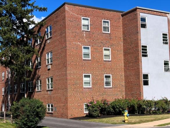Crestmont building exterior