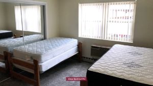 Bedroom with twin beds