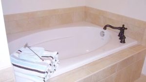 Soaking tub with tile surround and towels