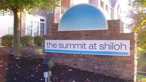Sign that says "the summit at shiloh"