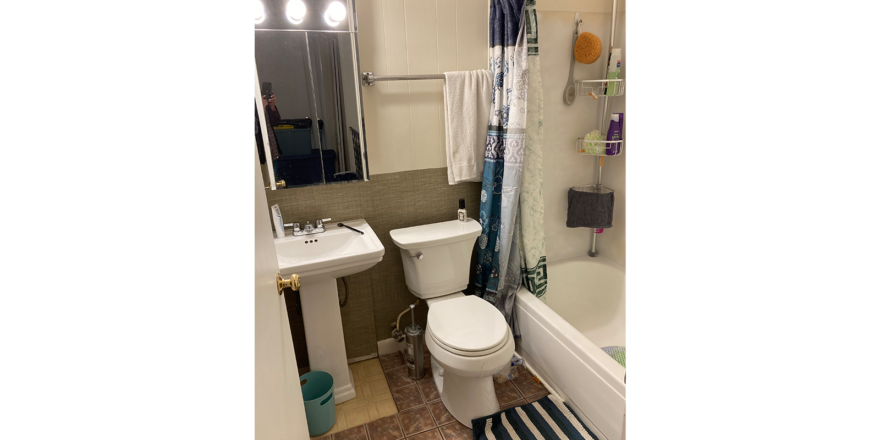a bathroom with a sink, toilet and bathtub