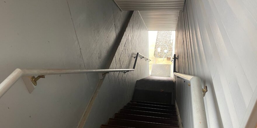 a staircase leading up to the top of a flight of stairs