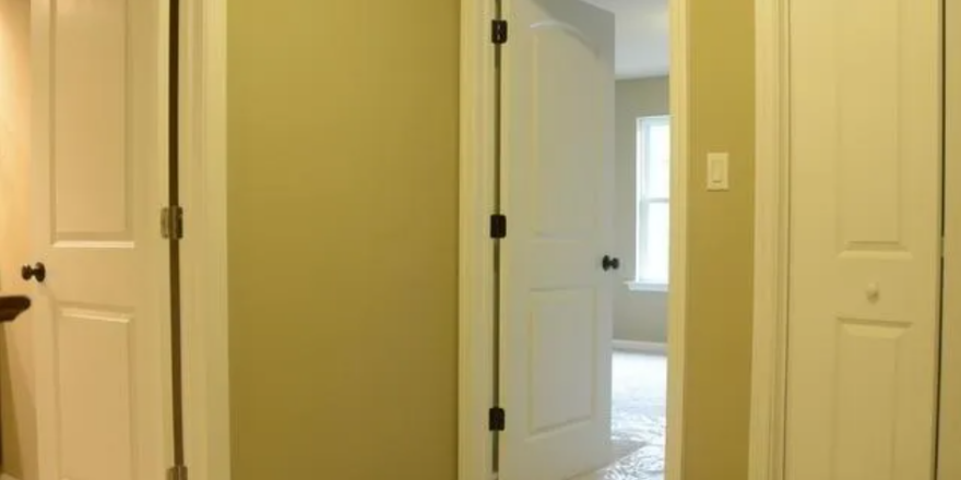 180-1766-Old-Gatesburg-Rd_Hallway1