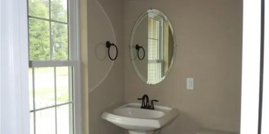 50-1766-Old-Gatesburg-Rd_half-bath1
