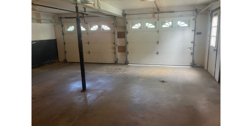 220-E-Doris-Garage