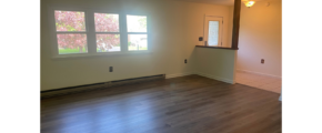 220-E-Doris-living-room