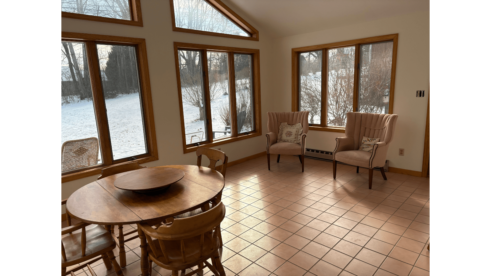 Sunroom with dining table and chairs
