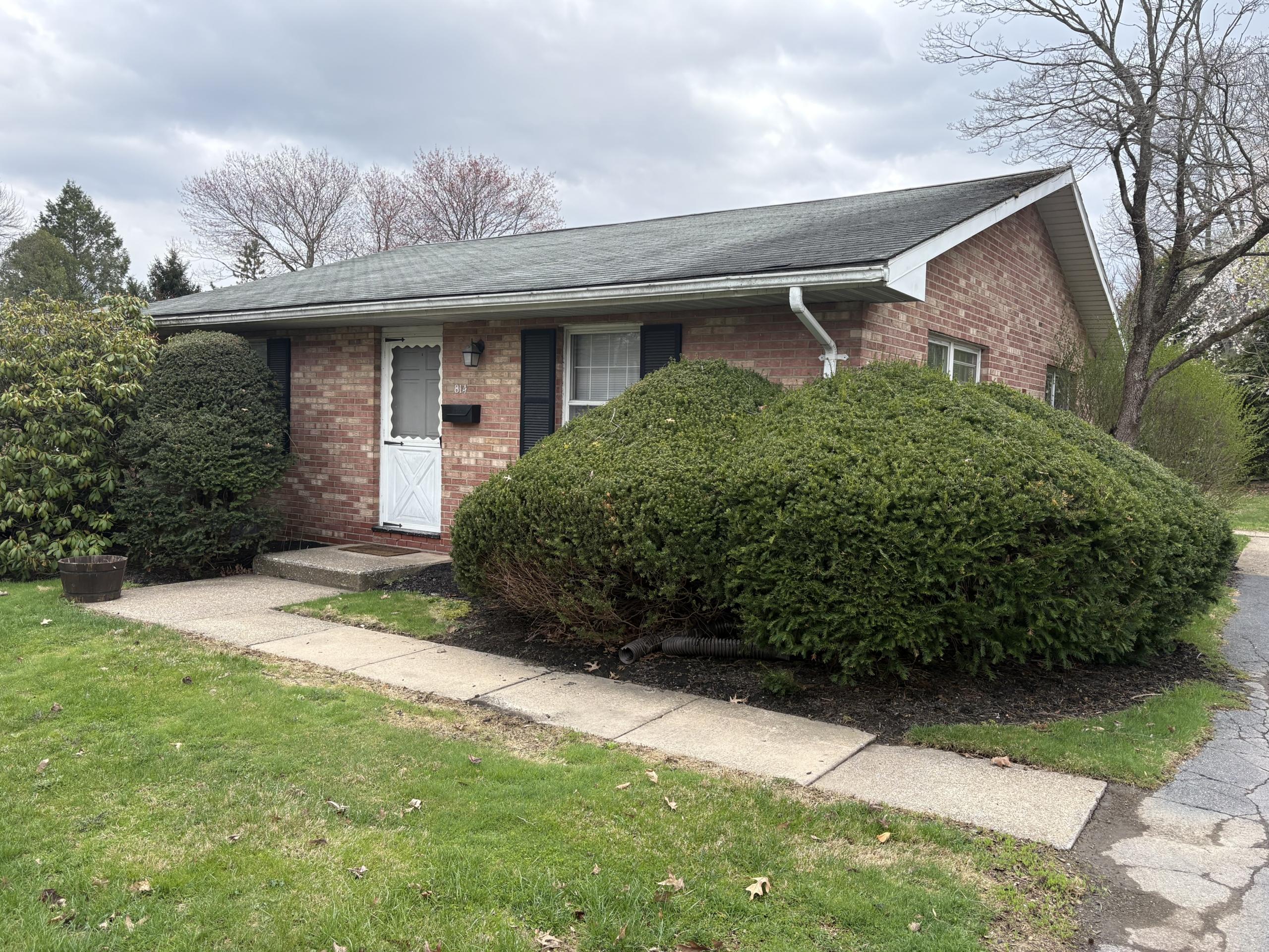 814 University Drive brick ranch house
