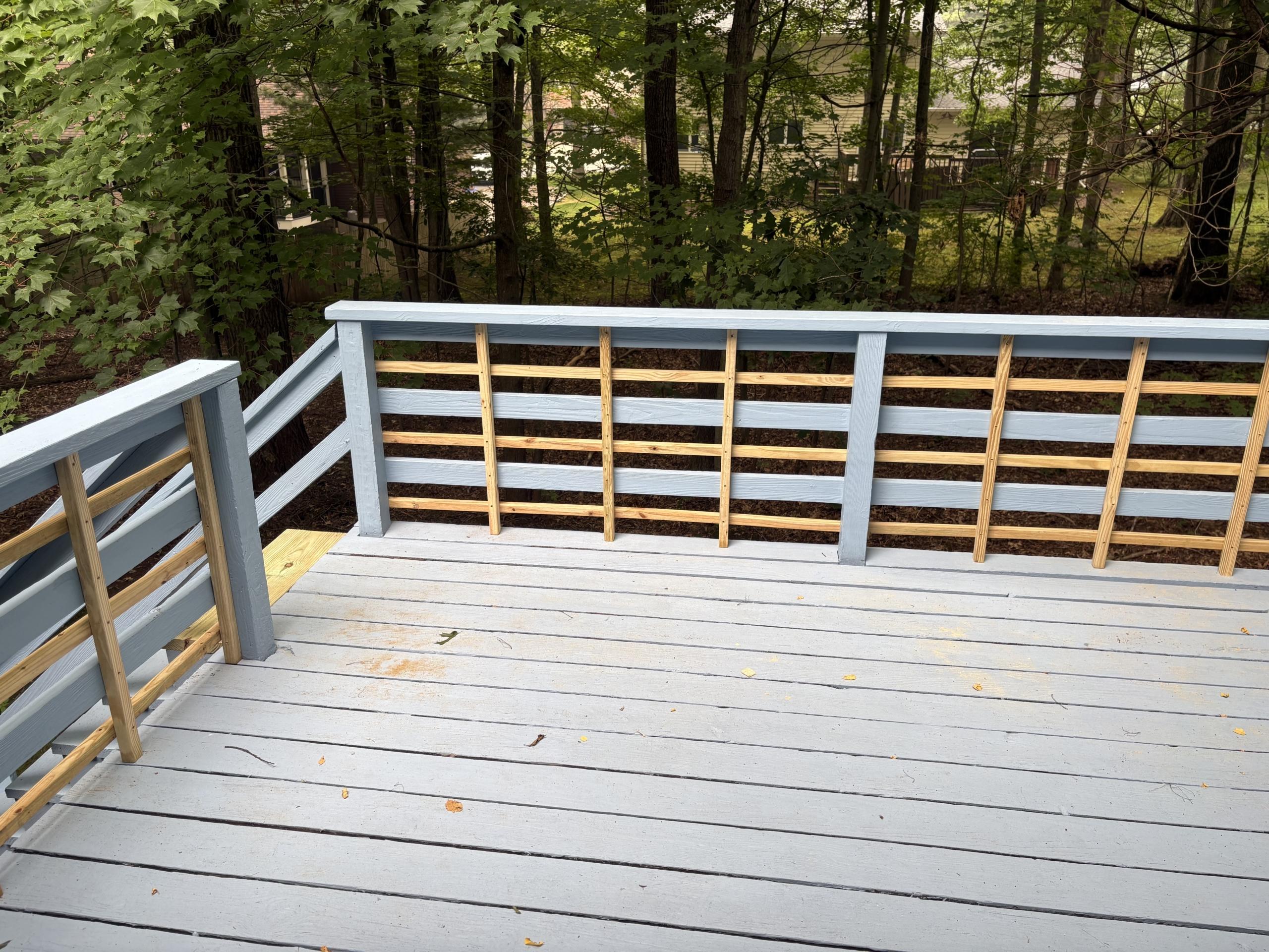 Deck railing with wood lattice detail